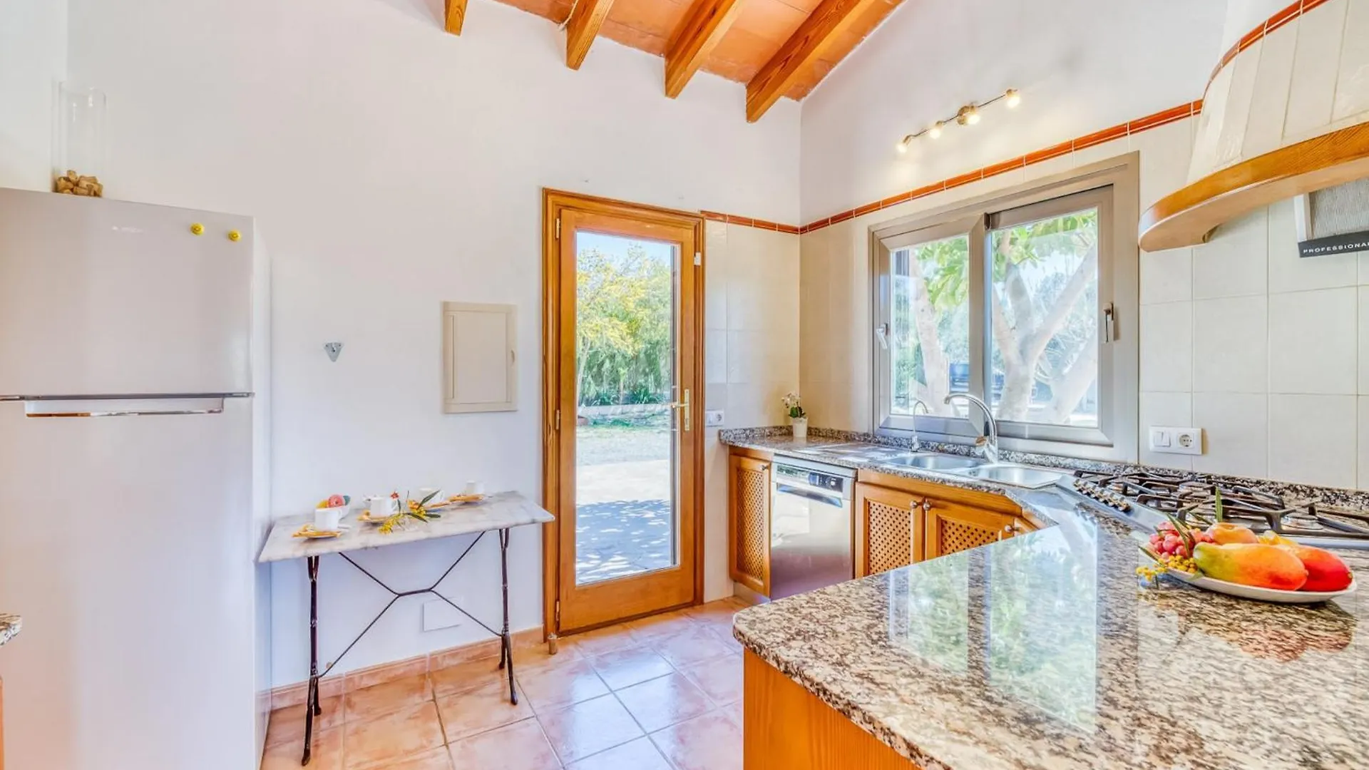 2 Bedroom Beach Country House, Arta