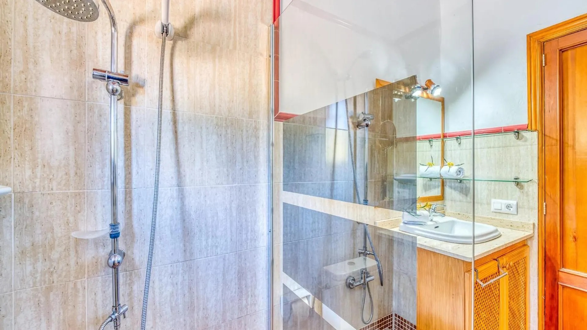 2 Bedroom Beach Country House, Arta Spain
